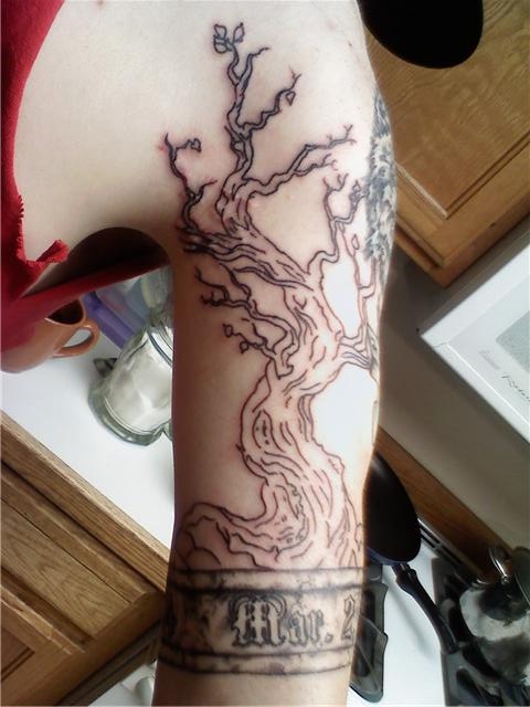 outside tree outline finished. still have to shade and color