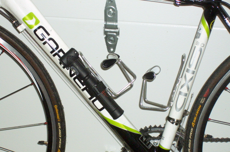 2009 PRICE REDUCED Louis Garneau 52 cm model RARELY USED For