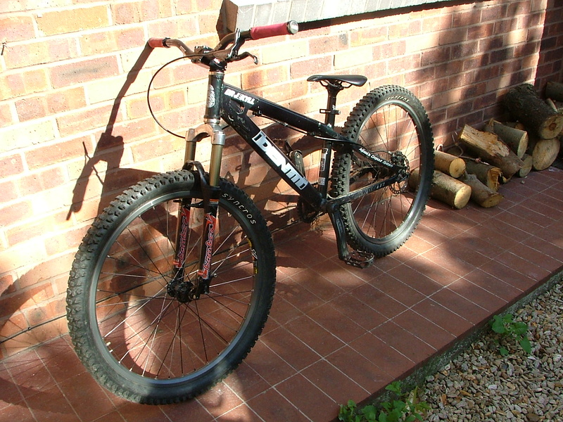 my little bros bike ( my old ride) forks have exploded, so nw rockshox ones soon hopefully
