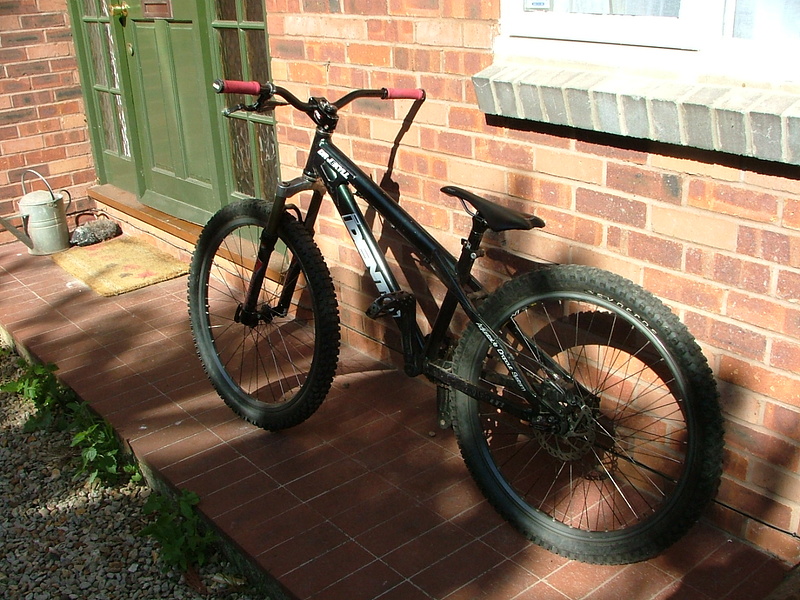 my little bros bike ( my old ride) forks have exploded, so nw rockshox ones soon hopefully