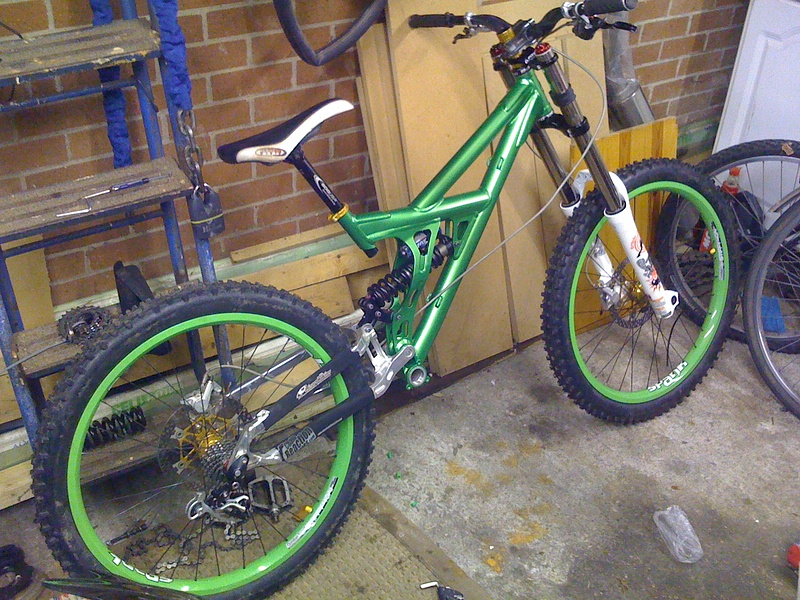 New Turner DHR spayed green and mostly built up, just need some 83mm cranks and she's ready to ride.