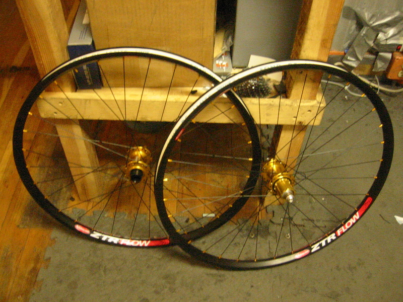 Hope Pro2 bolt-on and 20mm on Stan's ZTR Flow 32h with DT Swiss Supercomp spokes. 1800g (1840 with rim strips).