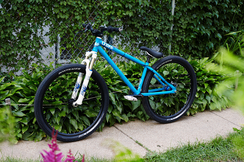 Octane One Void frame, Fox F80, Profile cranks with Ti spindle, Alex Supra D rims, 20mm carbon front hub, blue Hope SS rear, Bontrager XR1 rubber, Juicy 7 carbon, Gravity Light bars, Thomson Elite seatpost, Wellgo mags