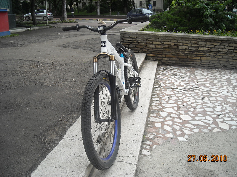 My low-budget street/park bike.