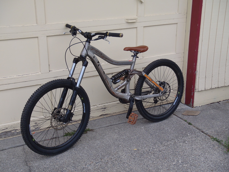 Specialized BigHit II 2009
with custom ODI~Ruffian MX Grips
Deity DirtThirty bars
and Transition Stepdown Pedals

for sale

$1,500 OBO 
Locals only.