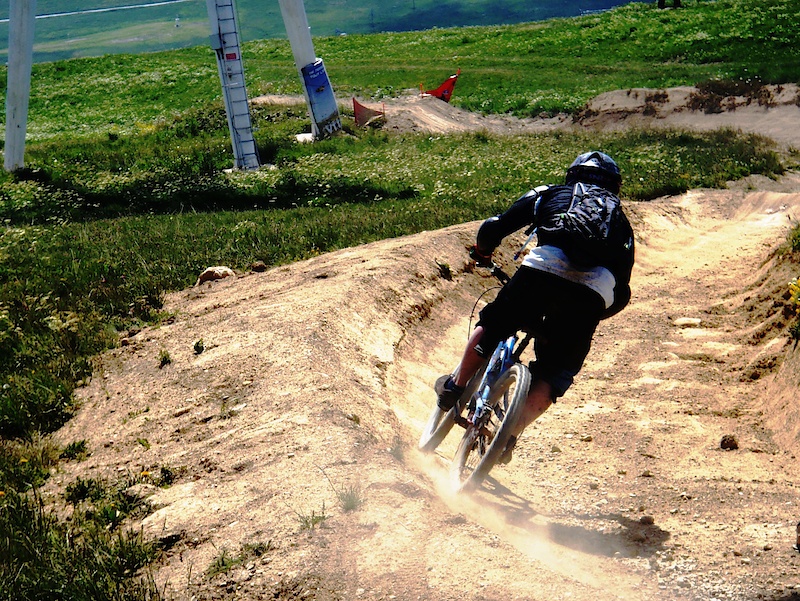 Pinning on the qualifier track