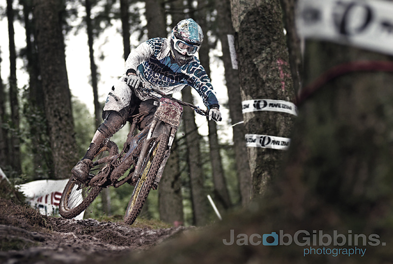A very heavy shopped image of  Ruaridh Cunningham at the National Champs up at Ae, for all the best keep an eye on a few mags... and my blog...

www.JacobGibbins.co.uk