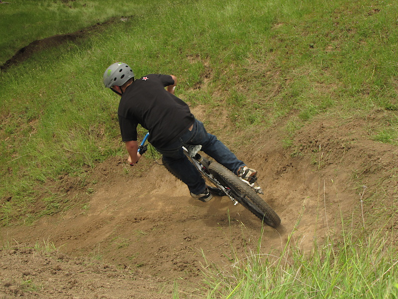 riding are trail at dell valle