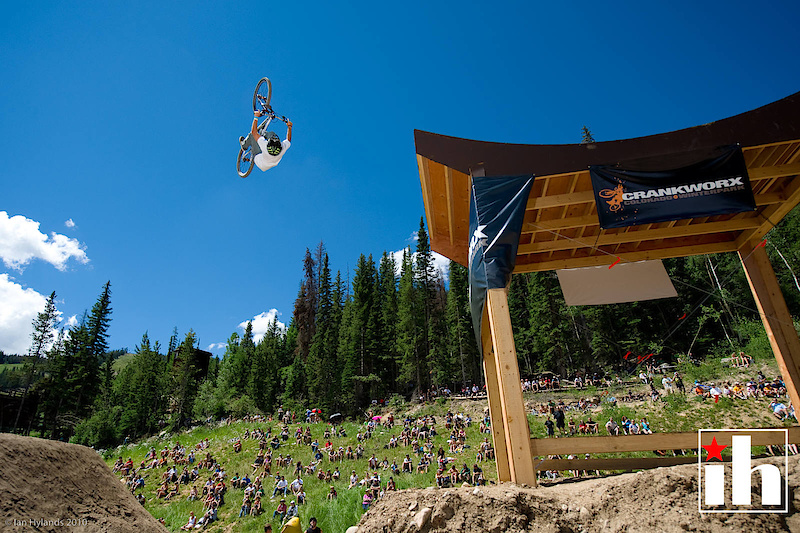 Graham Agassiz had a great first run taking the lead with a 360 off the drop followed by a tailwhip over the hip and a corked flip off the whale tail and then a moto looking cliffhanger over the jump.