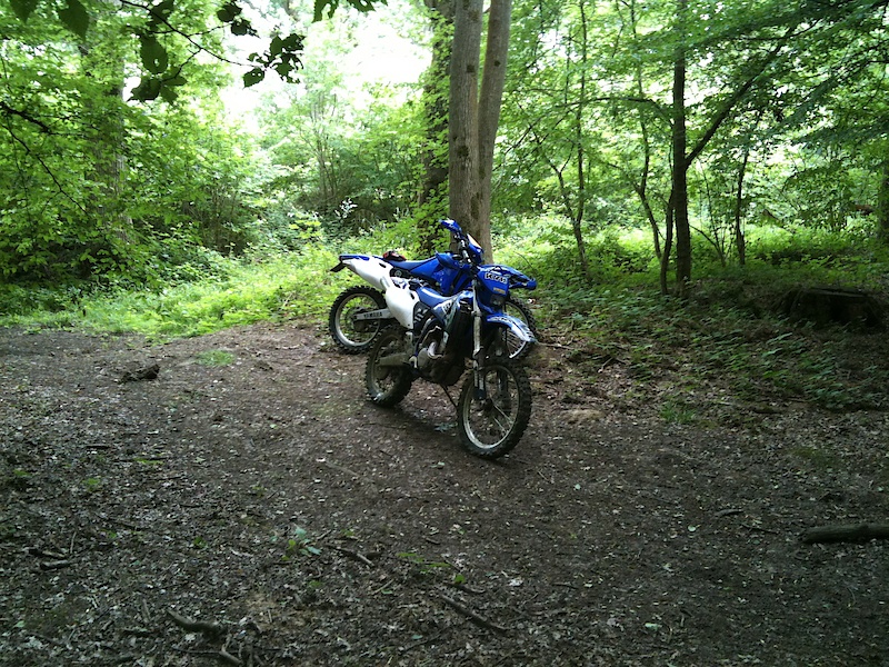 yamaha wr400, yz250 in the back
