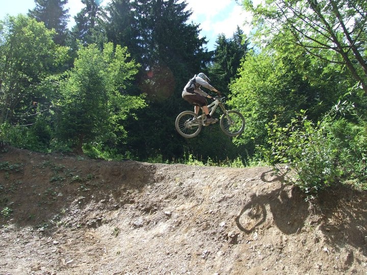 pic off howie. awsome jump on chatel.....hurry up 2011