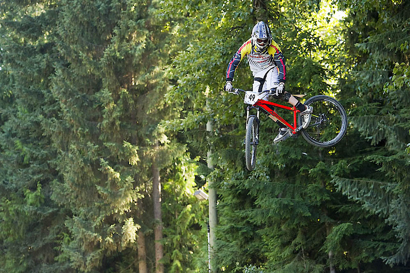 Bernard Kerr of Norco had time on his hands between qualifying and racing in the Giant Dual Slalom race, and spiced it up with a few runs in Kirt Voreis' jump jam. Clipped in.
