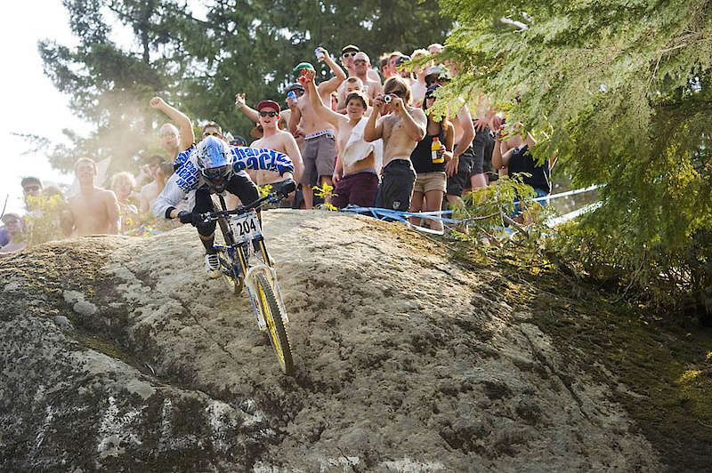 Claire Buchar kept it pinned for second place behind Emmeline Ragot.