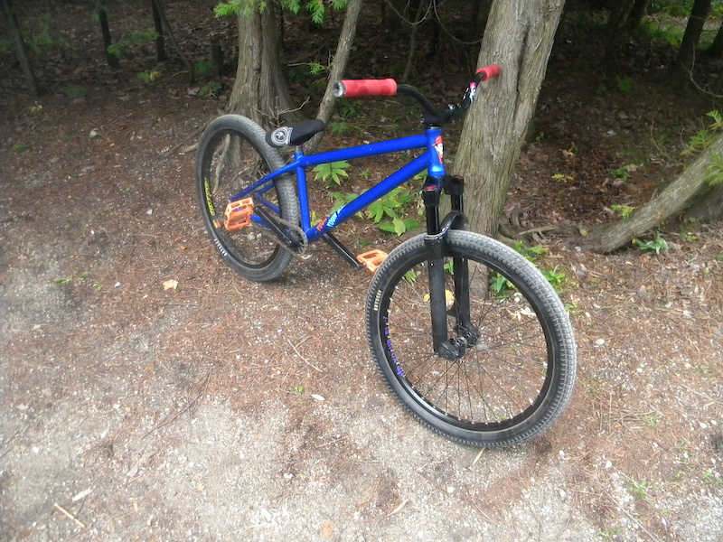 bike...blew up 4x so im runnin a dj2 again, flipped colony stem....animal seat