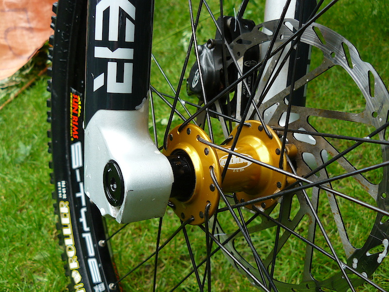Boxxers (shows how mint they are!), Hope Pro 2 front Hub, Avid Juicy 7 with 203mm G2 Rotor.