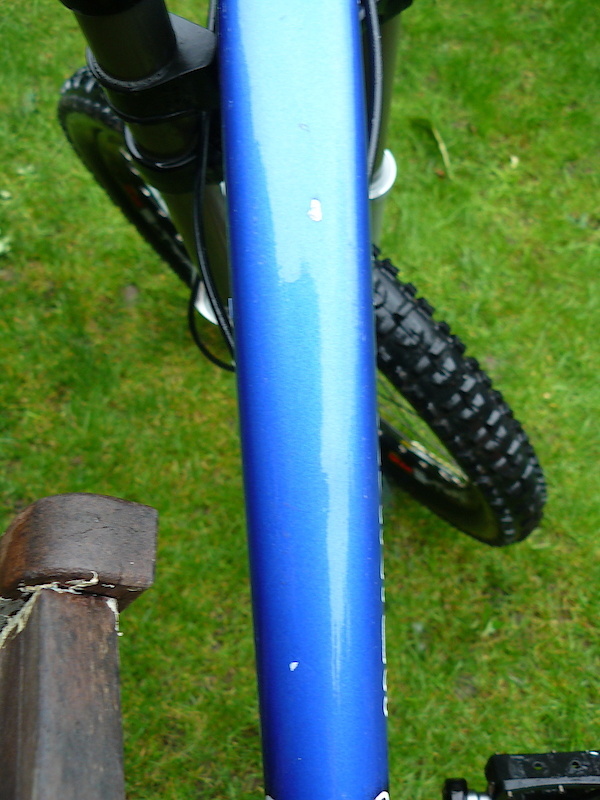 The two minor paint chips on the top tube (from the previous owner)