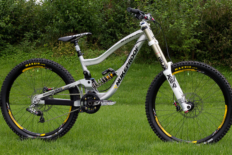 nukeproof scalp downhill bike