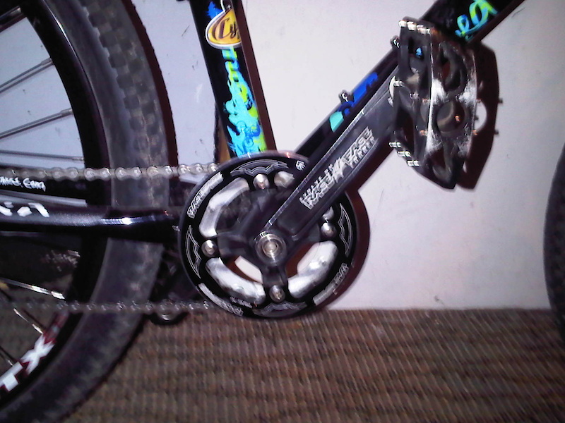 Sixty peddles with great grip
chain guard 
race face evolved DH crank