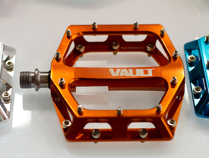 vault flat pedals