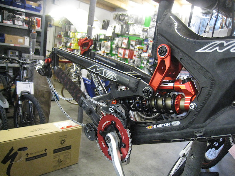 rebuilding my M6 with my new red parts, Boss Stoy shock ready