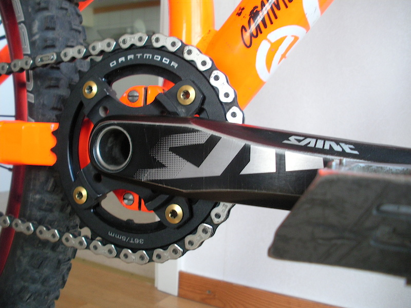 Saint Crankset with Dartmoor and Shimano DX Pedal.
Absolut
Commencal SX