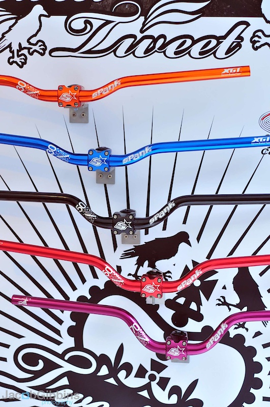 Besides the new anodized color options, the Spank Tweet also grows in length to 720 mm for 2011. At 430 grams these bad boys are not your mega light bars, but are instead designed to be a component that you won't be questioning while trying new moves or going large. There are three rises options available, 30, 50, and 70 mm, and six different color choices to choose from. MSRP is $54 USD.