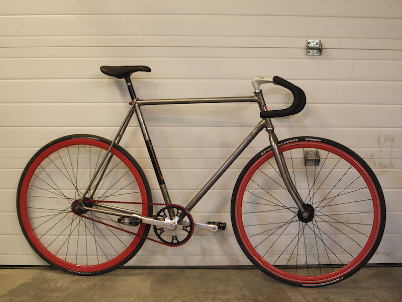Fixed gear done at the momment... So happy with the result.