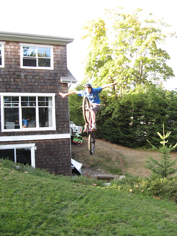 Tuck no handers pretty dialed on the lawn jump