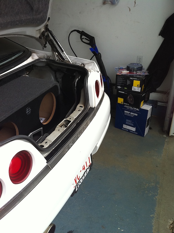 Skyline R33 with old subs