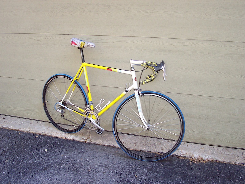 1988 shwinn prelude
58cm frame
56 top tube
tenax columbus tubing
23lbs
my commuter
i completely stripped this bike down cleaned and greases everything added continental tires, mcs seatpost, richey pedals, kalloy stem, bar tape, levers, chain