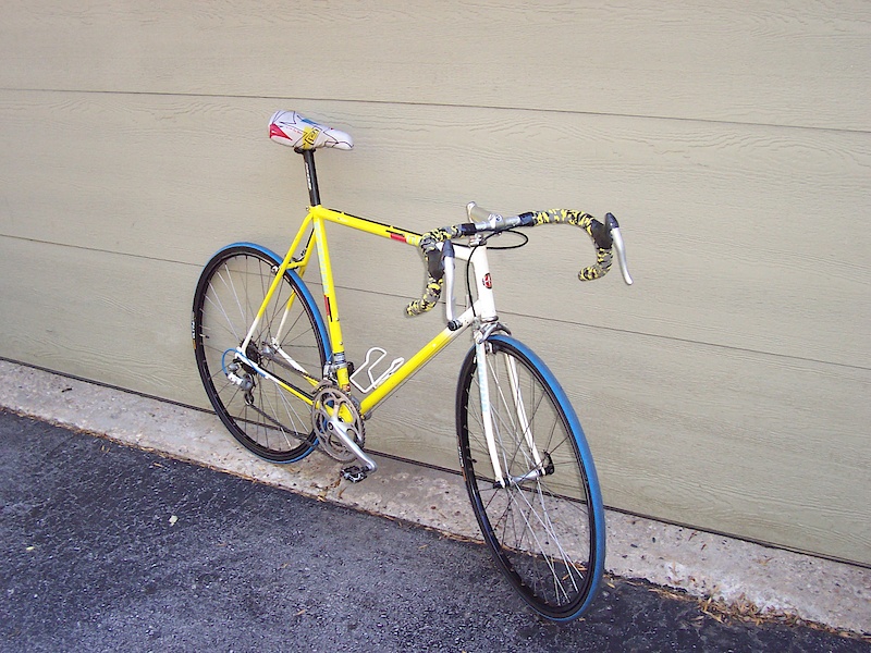1988 shwinn prelude
58cm frame
56 top tube
tenax columbus tubing
23lbs
my commuter
i completely stripped this bike down cleaned and greases everything added continental tires, mcs seatpost, richey pedals, kalloy stem, bar tape, levers, chain
