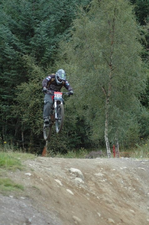 me racing at fort william 
thanks to Lesley Hoyle for the pictures.