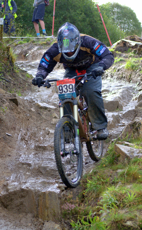 me racing at fort william 
thanks to DH-BK for the photo.