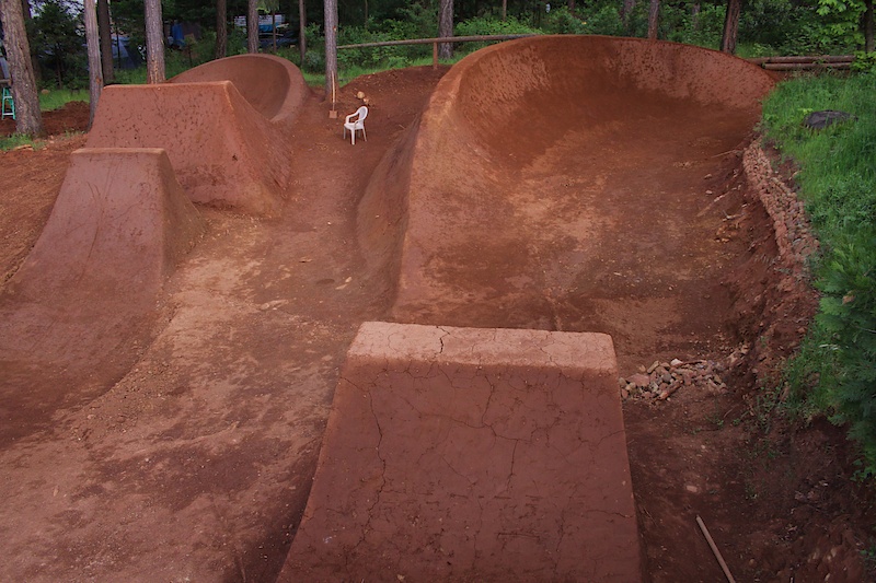 You want to see video of these trails go to
http://www.vitalmtb.com/videos/features/Dank-Trails,3802/ZD,696
