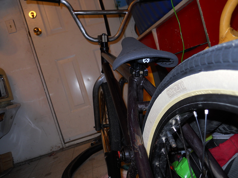 new parts :D

demolition medial lt 2.0 cranks, Ti spindle
eclat complex seat/post
fit FAF tanwalls, 2.1
ODI longnecks
gold KMC chain, not pictured

rawed fork and bars, semi-rawed frame, rat fink headtube badge :D perfect for park, street, and car shows!