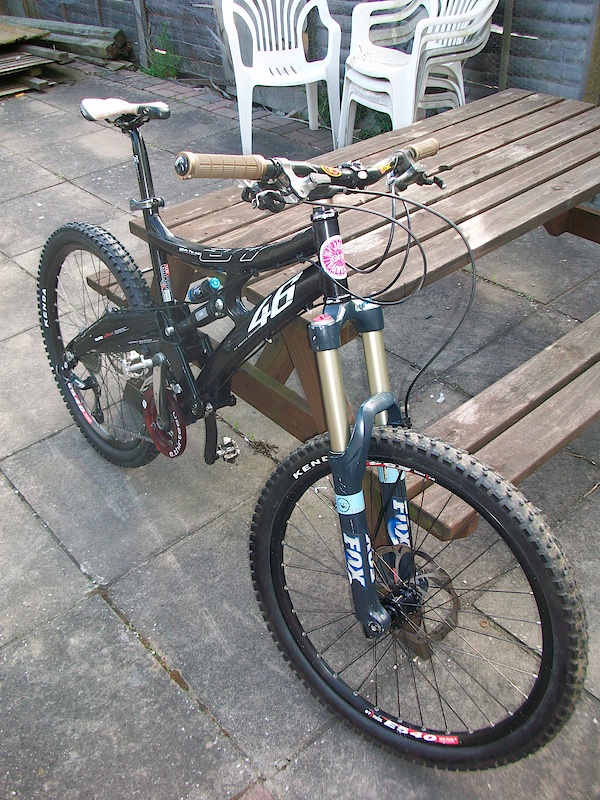 Whyte 46 Perfect Mega Bike.
For Sale looking for 800 ono. 
2007-2008 medium rrp £2600.

Any questions don't hesitate to ask.