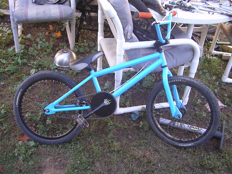 my bike blue 09 diamondback grind maxxis ring worm single cable pulley brake stock rims and head set and fork handle bars and crankes and 40 tooth chain wheel