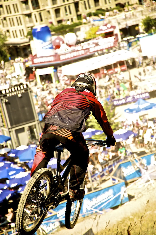 Remi pinning it to 2nd in the Air DH at Crankworx.