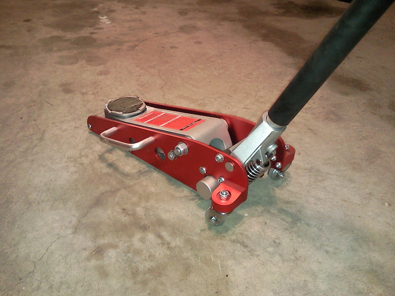 Mastercraft 1 1/2 ton aluminum floor jack For Sale