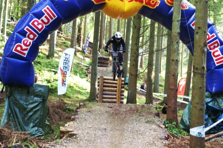 ripping at the fusion freeride event and the the last to races of the dansih downhill cup.