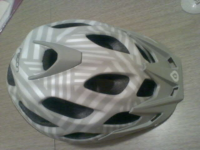 New Sixsixone Recon all mountain lid! 
 Go out and get yours yesterday!

 Holy Freakin Vent Holes, Batman!