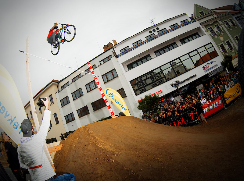Kuba Vencl in high jump contest