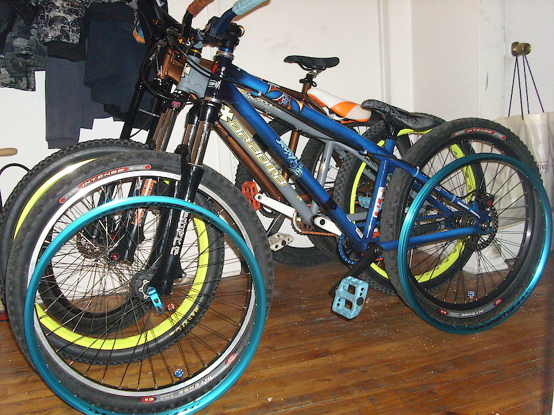 my new ano blue Dirty XXX rims ..building them up for my simtra as soon as my hubs come in from dans comp