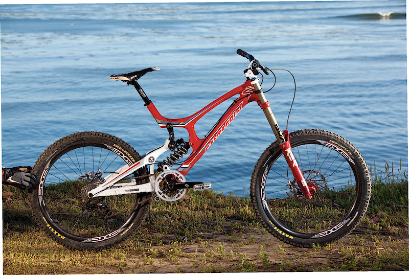 The 2011 Santa Cruz V10.4 Carbon, thoughts and opinions welcome!