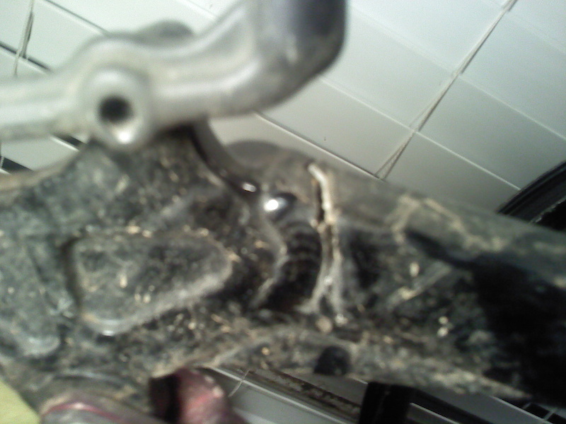My shore with a BIG crack on the seat stay.