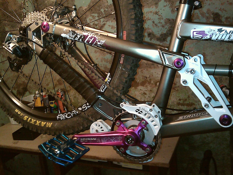 my scott voltage FR 10 with new cranks. goes pretty well with the purple bolts.