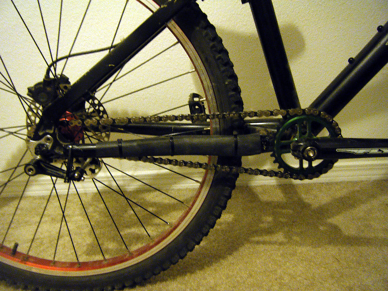 Update of the drivetrain. Did the old zip-a-tube (with duct tape underneath) for protection on the chain stay.