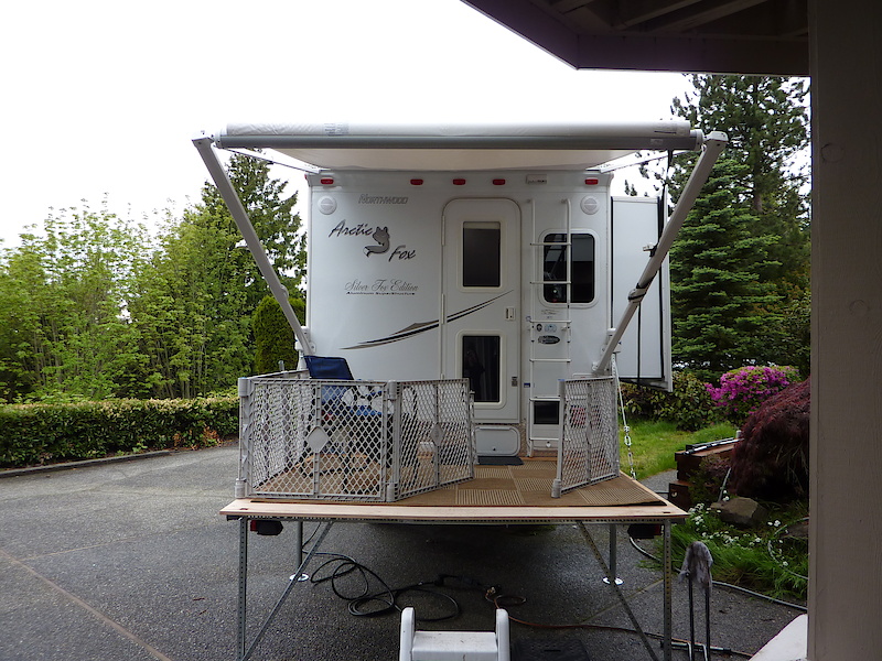 2010 Price just reduced - Arctic Fox camper 811 For Sale