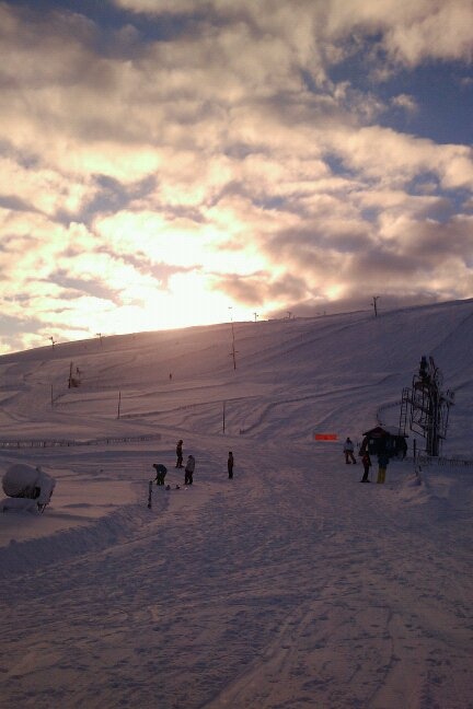 Awesome day snowboarding at the Lecht yesterday. It was sunny with no wind, empty slopes and lots of powder! Amazing sunset too. Only downside it that the rails were all under 1ft of snow! This crappy phone cam shot doesn't do it justice.