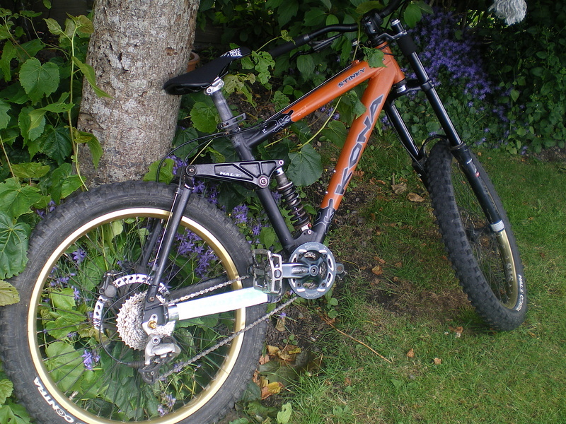 my bike, looks better now tho:)